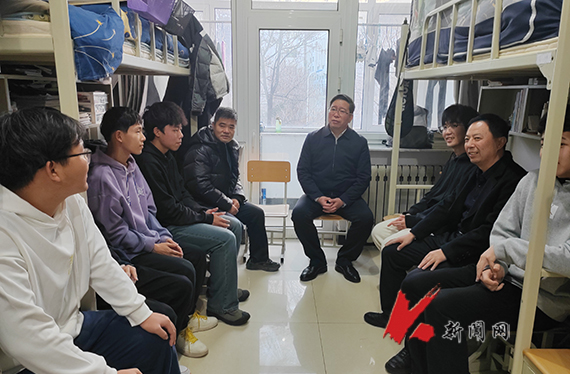 德甲电子·(中国)网站校长胡军深入对接寝室走访慰问